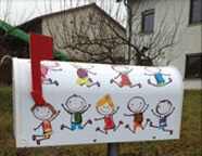 Weißer Briefkasten mit Männchen